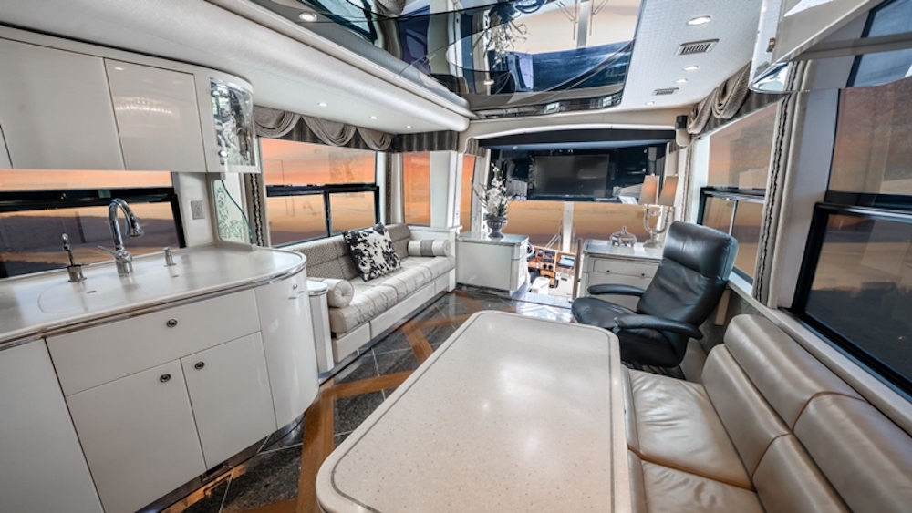 2004 Prevost Featherlite H3-45 For Sale