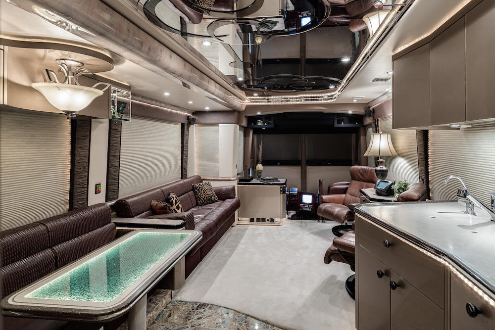 2004 Prevost Featherlite H3-45 For Sale