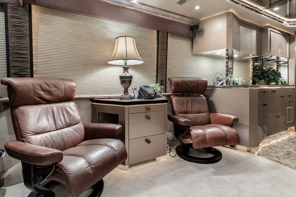 2004 Prevost Featherlite H3-45 For Sale