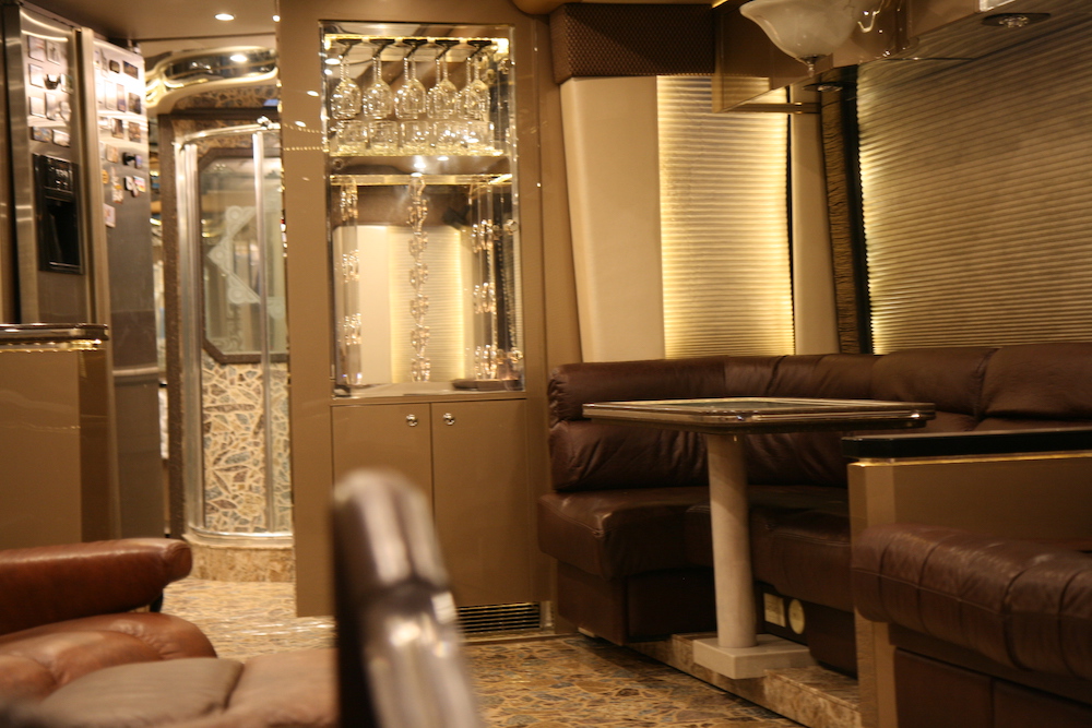 2004 Prevost Featherlite H3-45 For Sale