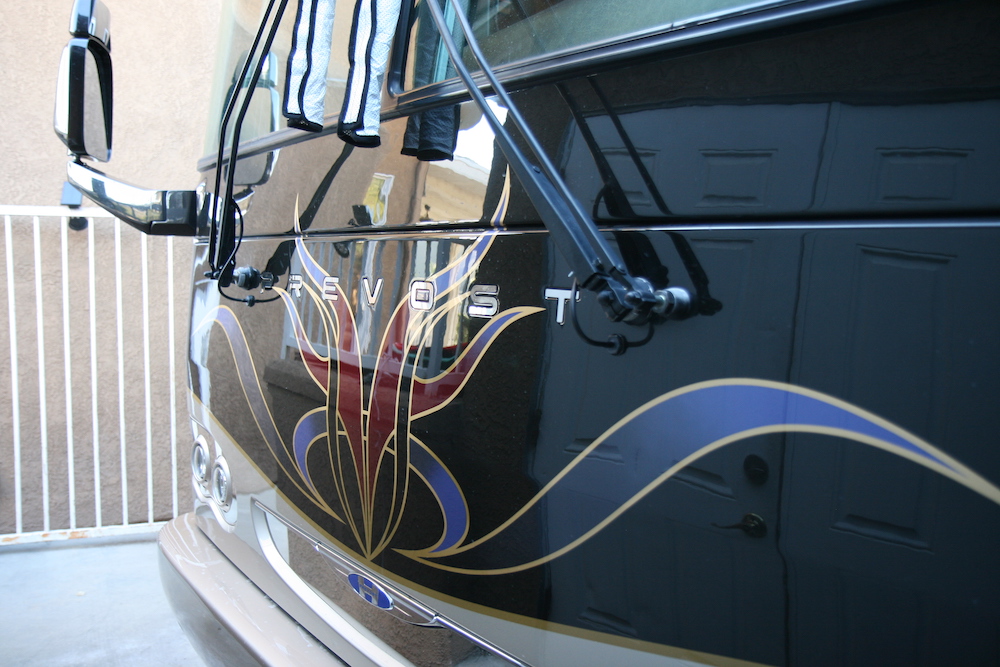 2004 Prevost Featherlite H3-45 For Sale