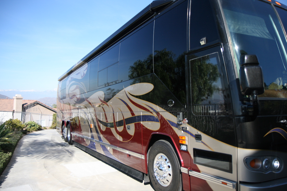 2004 Prevost Featherlite H3-45 For Sale