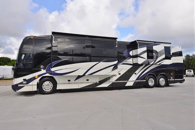 2004 Prevost Featherlite H3-45 For Sale