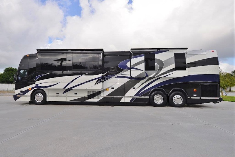 2004 Prevost Featherlite H3-45 For Sale