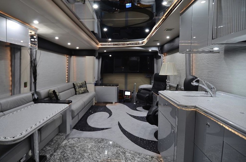 2004 Prevost Featherlite H3-45 For Sale