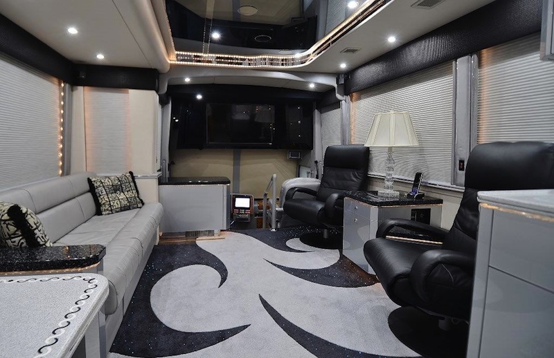 2004 Prevost Featherlite H3-45 For Sale