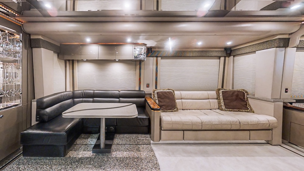 2004 Prevost Featherlite H3-45 For Sale