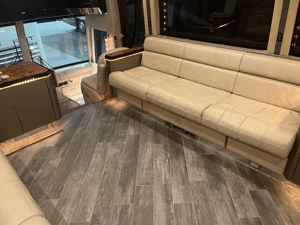 2004 Prevost Featherlite H3-45 For Sale