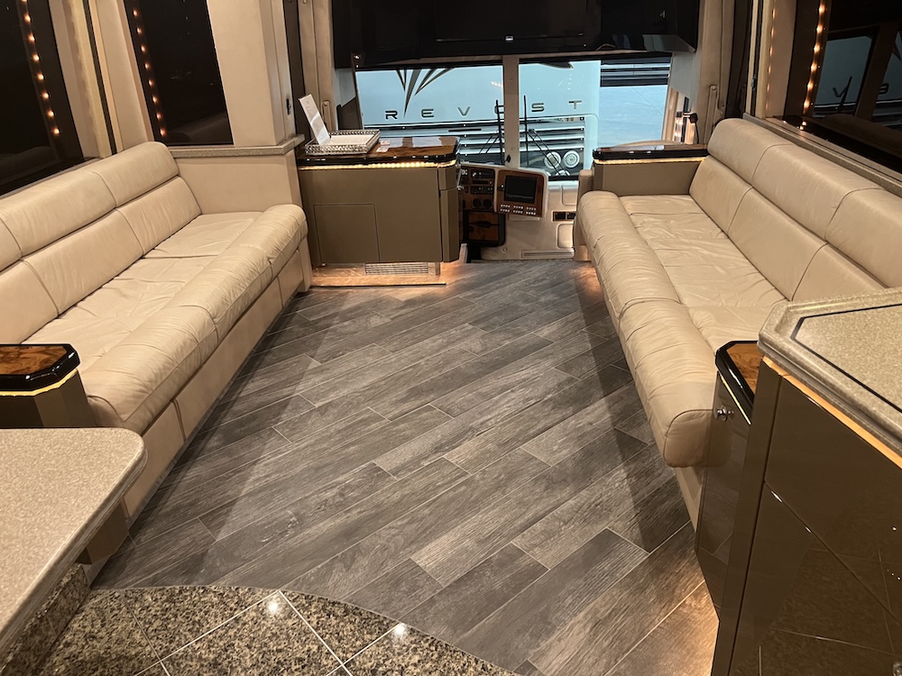 2004 Prevost Featherlite H3-45 For Sale