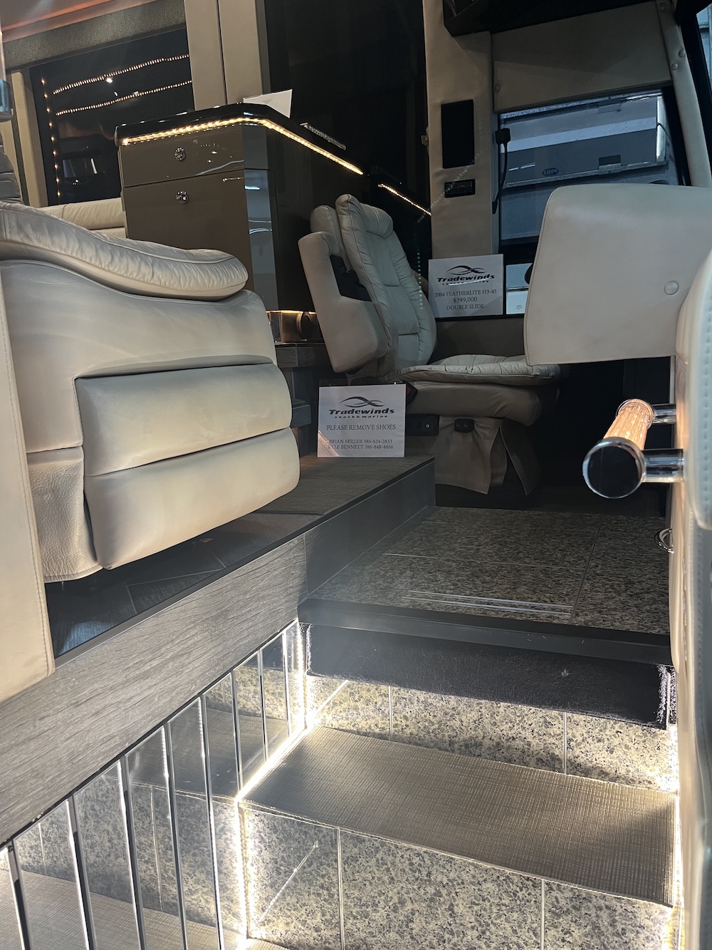 2004 Prevost Featherlite H3-45 For Sale