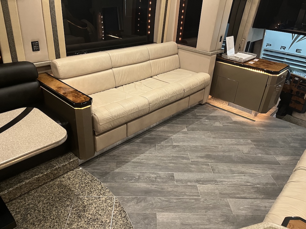 2004 Prevost Featherlite H3-45 For Sale