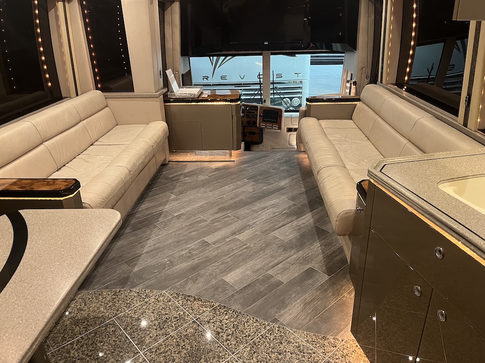 2004 Prevost Featherlite H3-45 For Sale