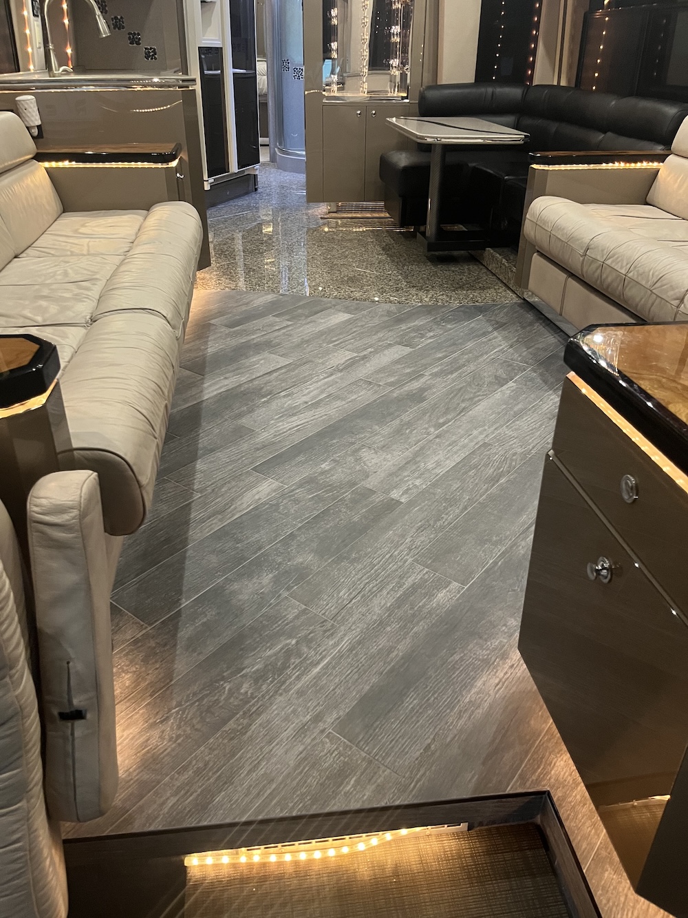 2004 Prevost Featherlite H3-45 For Sale