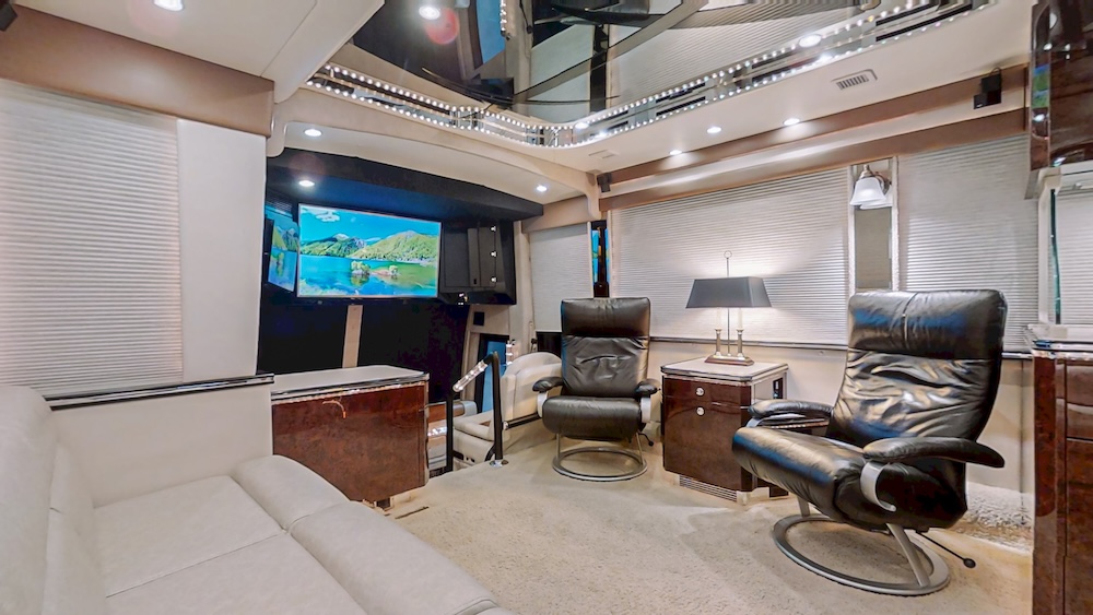 2004 Prevost Featherlite H3-45 For Sale