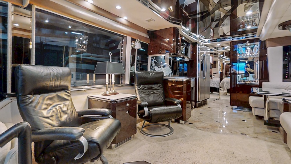 2004 Prevost Featherlite H3-45 For Sale