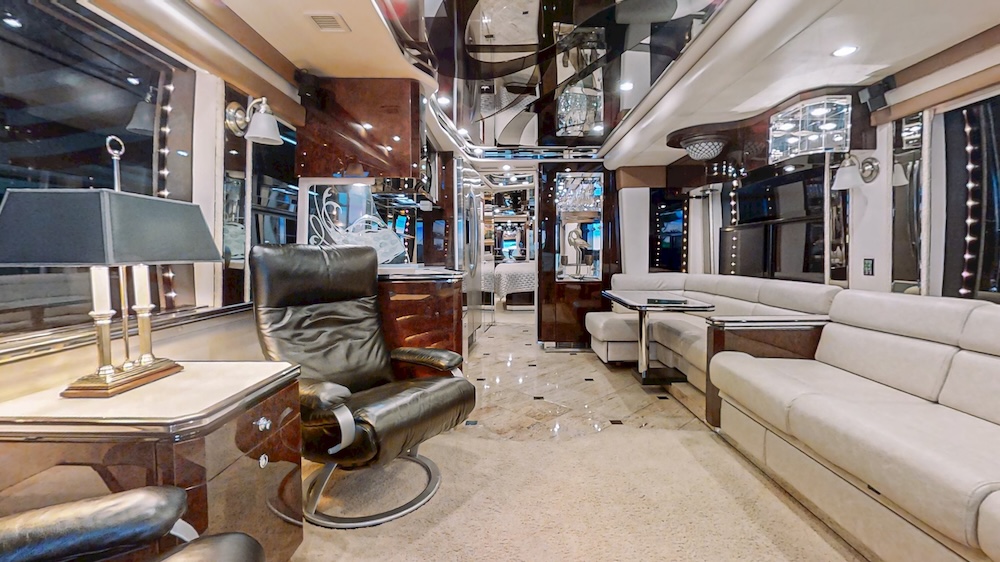 2004 Prevost Featherlite H3-45 For Sale