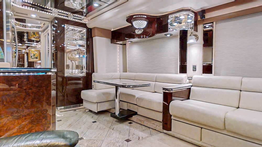 2004 Prevost Featherlite H3-45 For Sale