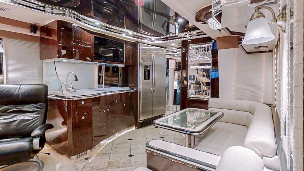 2004 Prevost Featherlite H3-45 For Sale