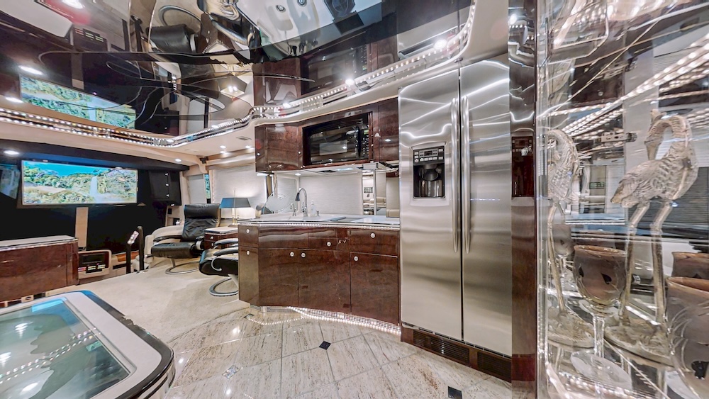 2004 Prevost Featherlite H3-45 For Sale