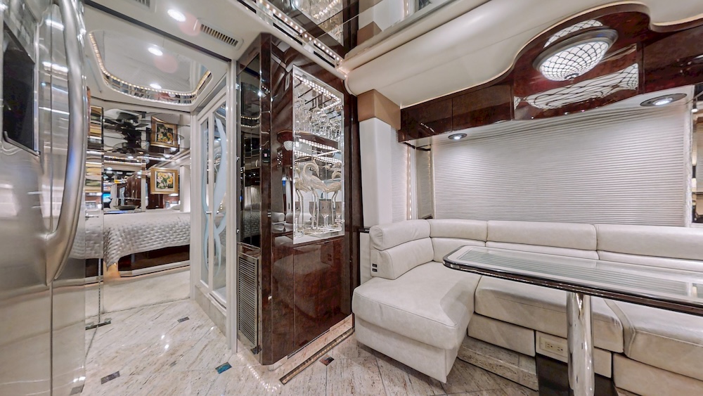 2004 Prevost Featherlite H3-45 For Sale
