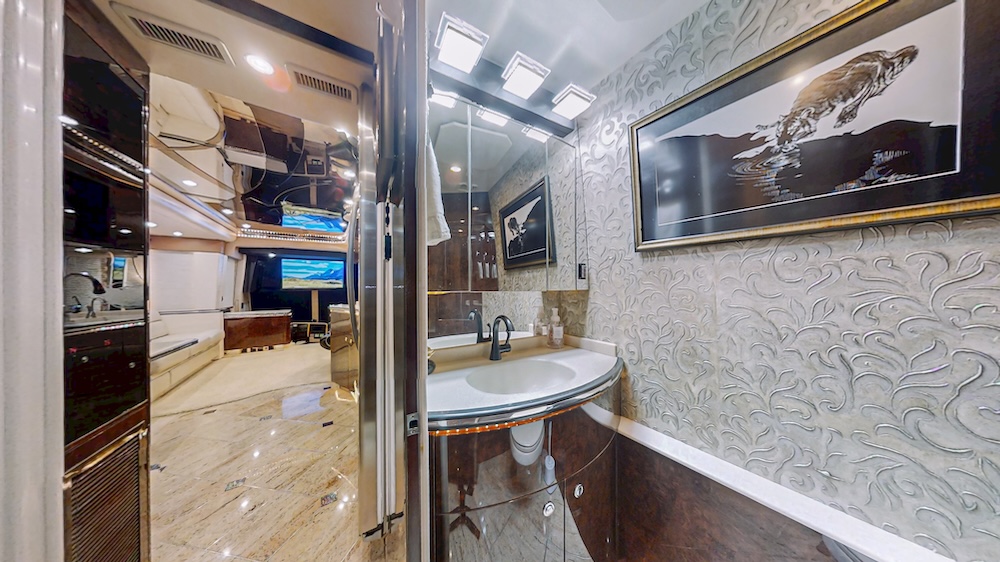 2004 Prevost Featherlite H3-45 For Sale