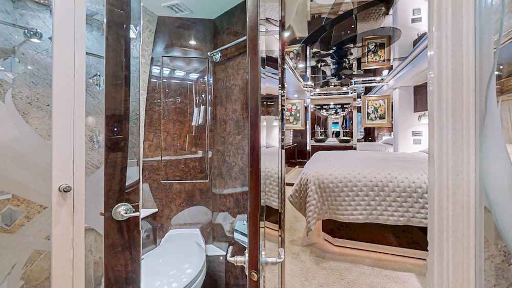 2004 Prevost Featherlite H3-45 For Sale