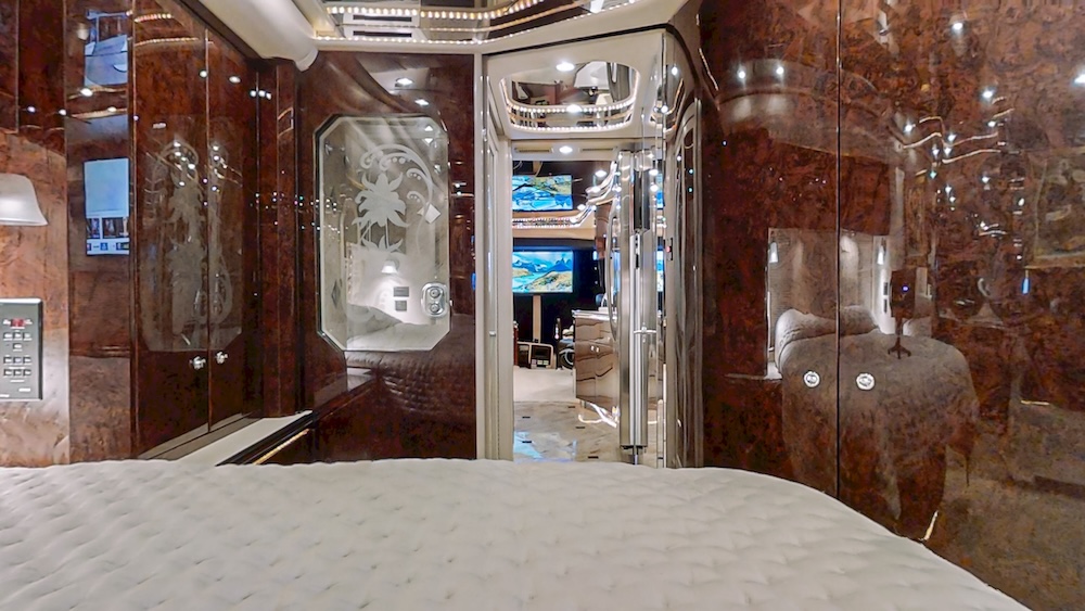 2004 Prevost Featherlite H3-45 For Sale