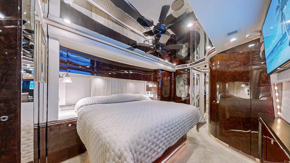 2004 Prevost Featherlite H3-45 For Sale