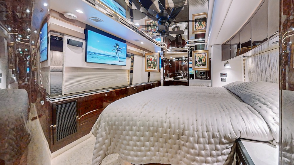 2004 Prevost Featherlite H3-45 For Sale
