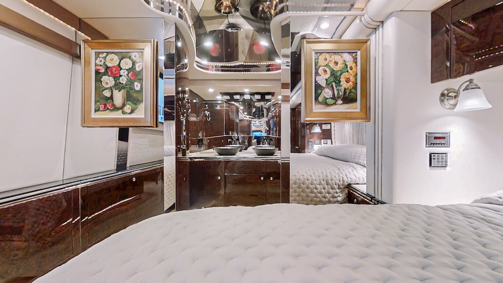2004 Prevost Featherlite H3-45 For Sale
