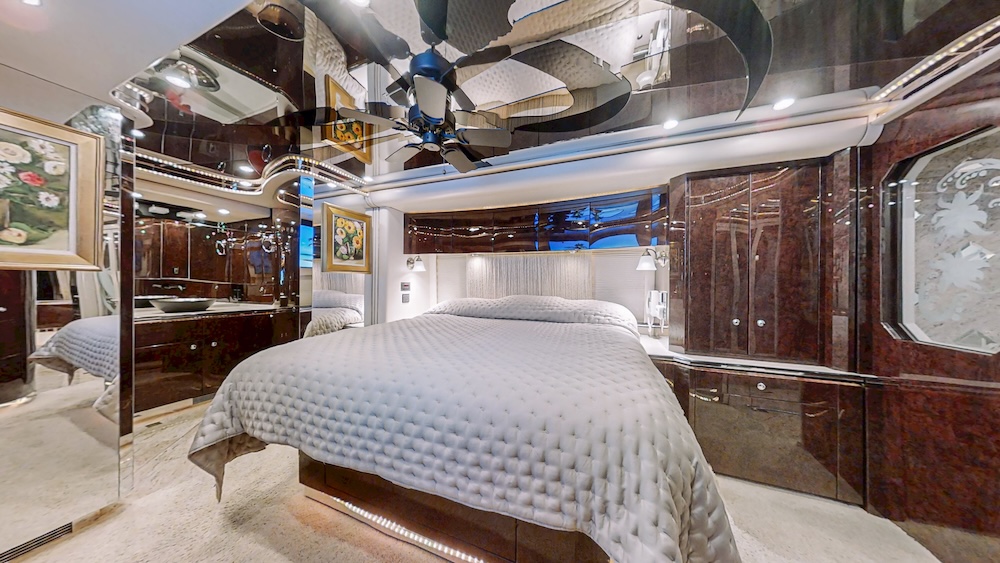 2004 Prevost Featherlite H3-45 For Sale