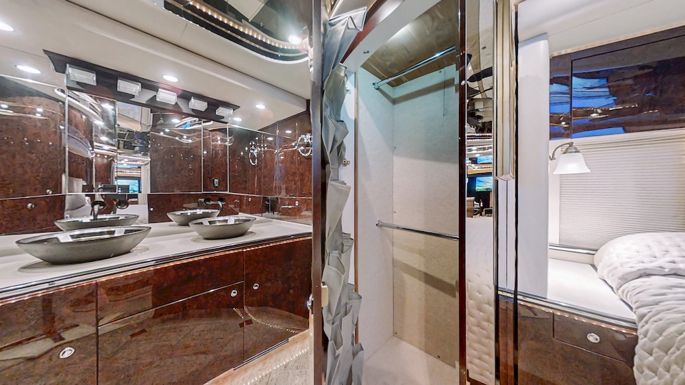 2004 Prevost Featherlite H3-45 For Sale