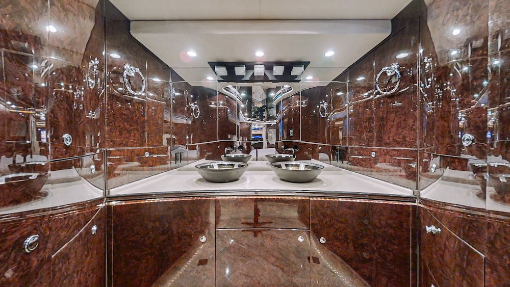 2004 Prevost Featherlite H3-45 For Sale