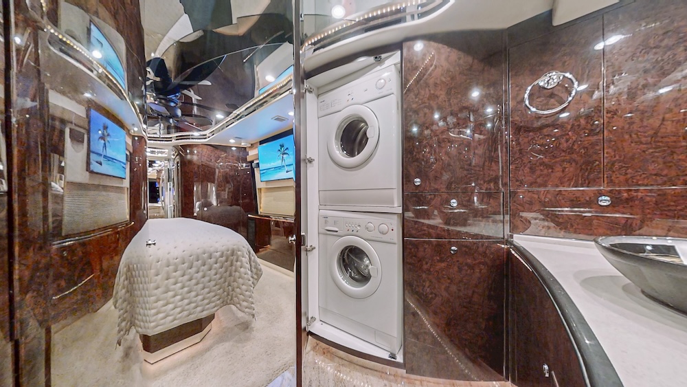 2004 Prevost Featherlite H3-45 For Sale