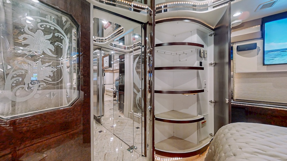 2004 Prevost Featherlite H3-45 For Sale