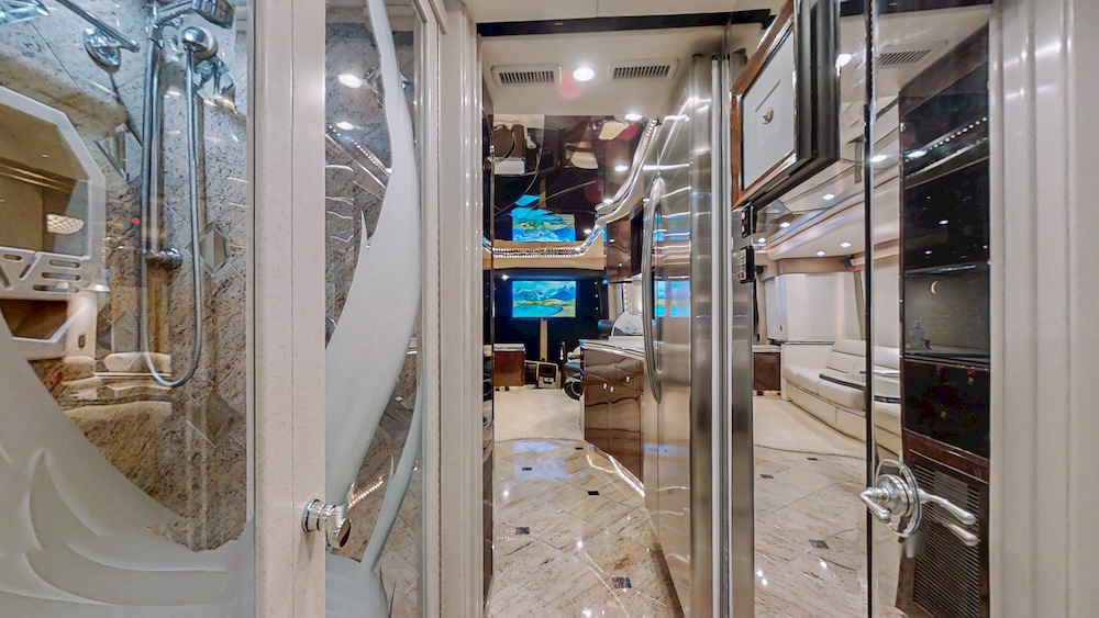 2004 Prevost Featherlite H3-45 For Sale