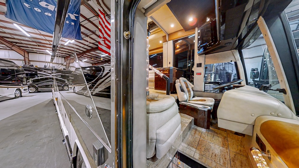 2004 Prevost Featherlite H3-45 For Sale