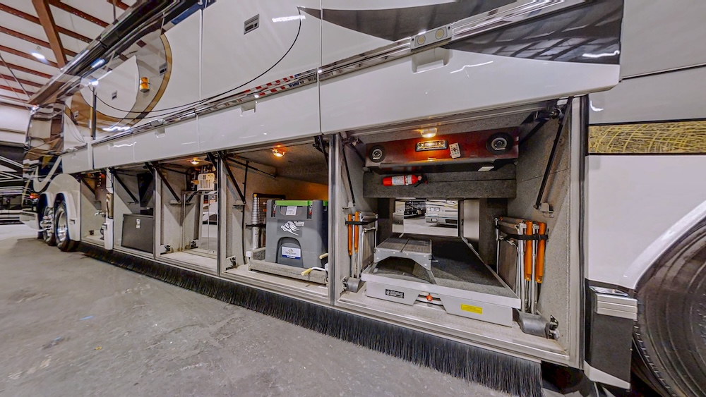 2004 Prevost Featherlite H3-45 For Sale