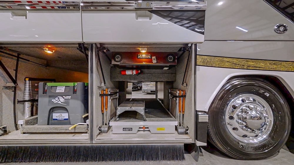 2004 Prevost Featherlite H3-45 For Sale