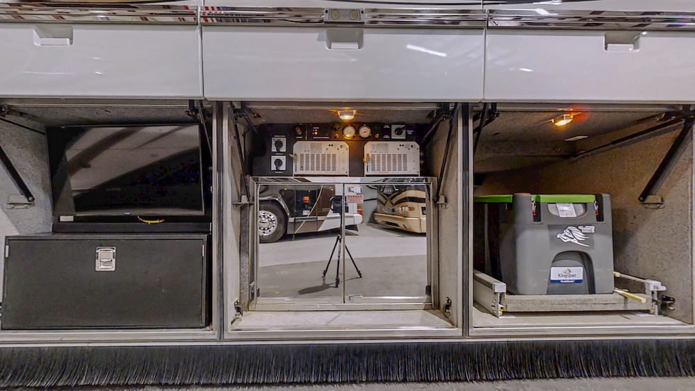 2004 Prevost Featherlite H3-45 For Sale