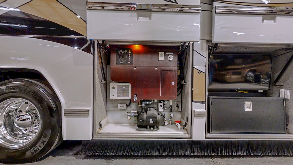 2004 Prevost Featherlite H3-45 For Sale