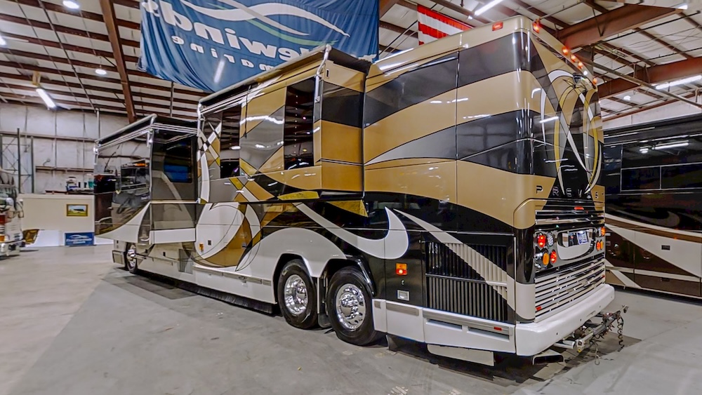 2004 Prevost Featherlite H3-45 For Sale
