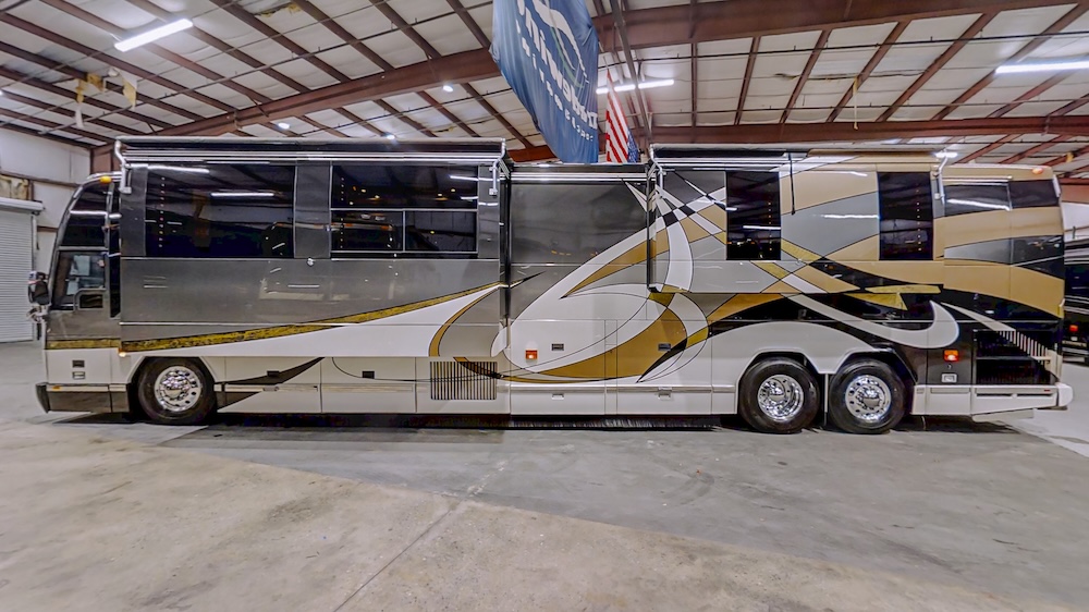 2004 Prevost Featherlite H3-45 For Sale
