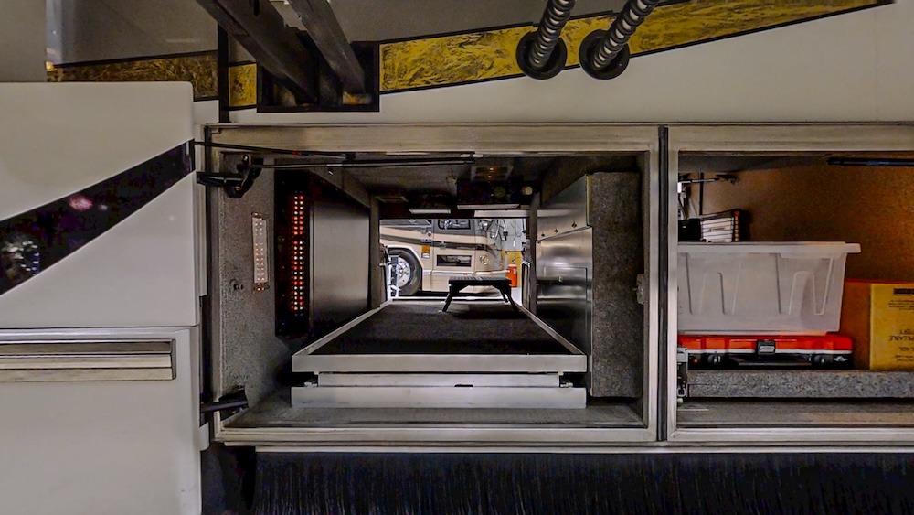 2004 Prevost Featherlite H3-45 For Sale