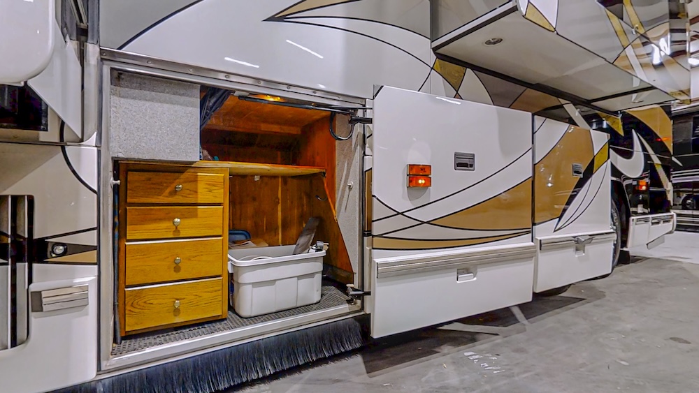 2004 Prevost Featherlite H3-45 For Sale