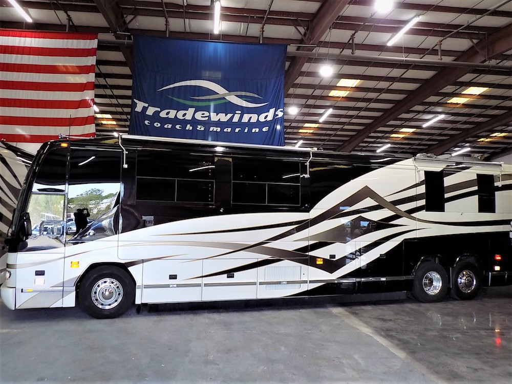 2004 Prevost Featherlite H3-45 For Sale