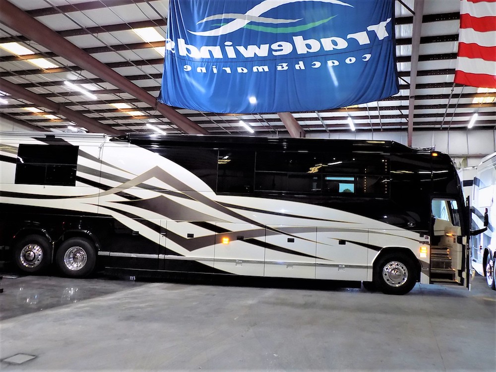 2004 Prevost Featherlite H3-45 For Sale