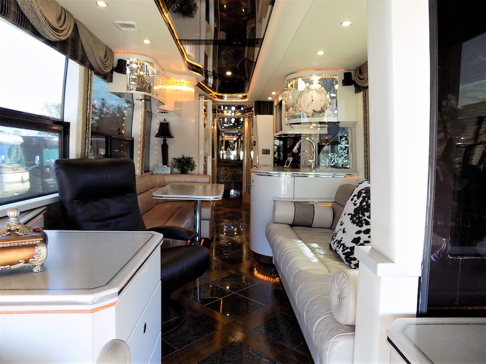 2004 Prevost Featherlite H3-45 For Sale