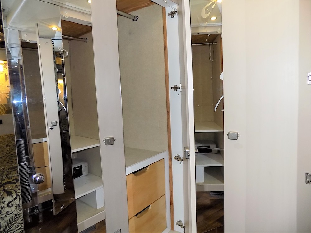 2004 Prevost Featherlite H3-45 For Sale