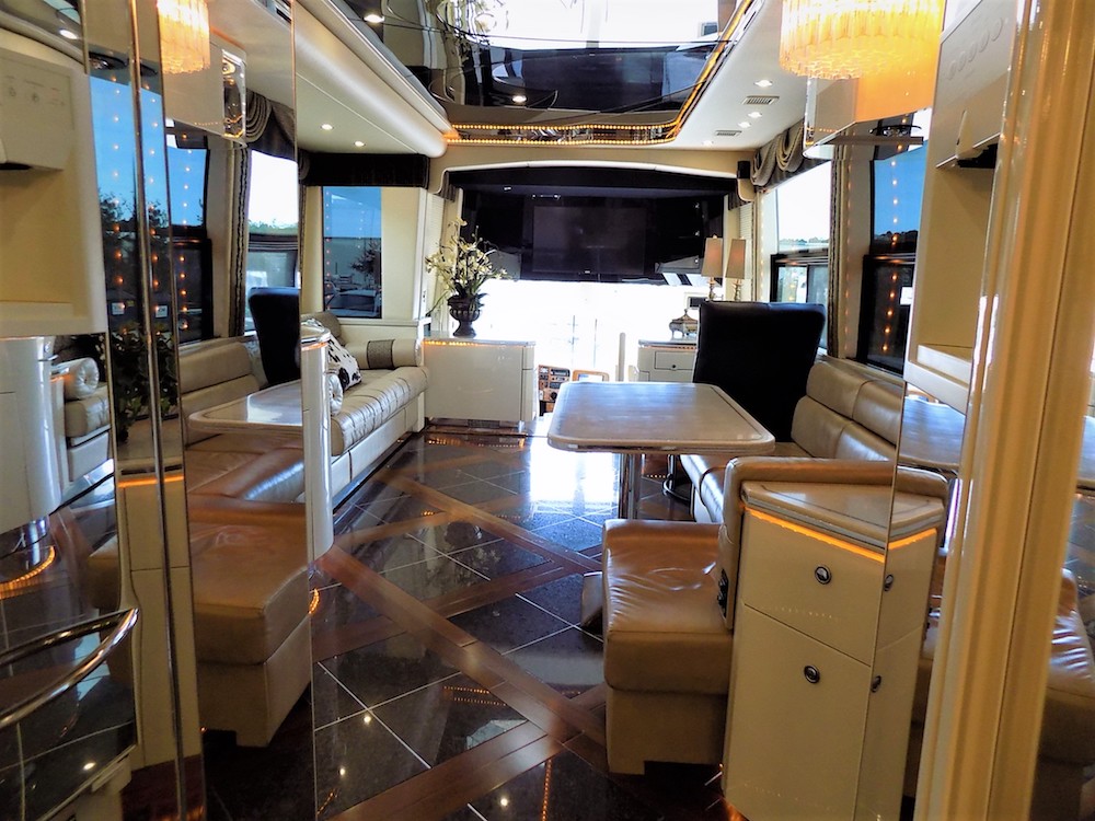 2004 Prevost Featherlite H3-45 For Sale